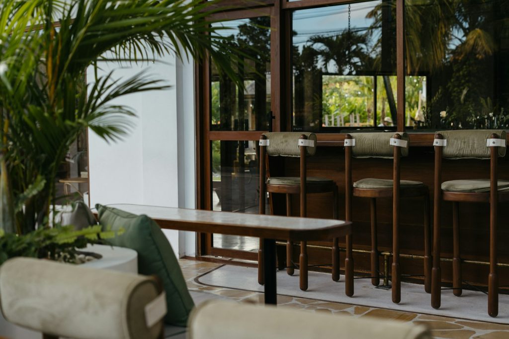 Why Your Bali Restaurant Bill Is ~21% Higher: The 10% Tax and Service Charge, Separated